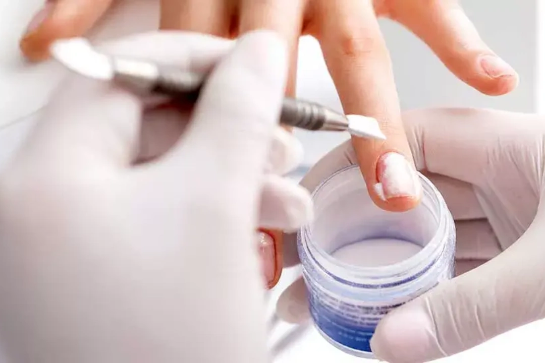 Gel vs Dip Powder Nails: Pros, Cons, and Which Lasts Longer
