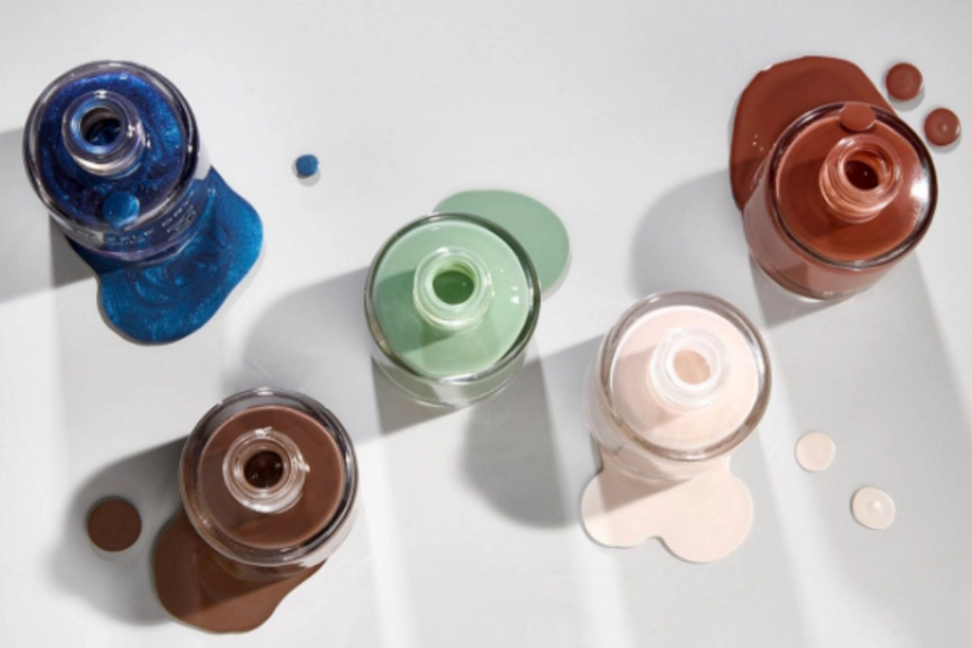 What Is a Dazzle Dry Manicure?